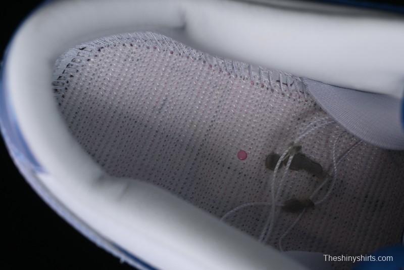 Nike Born x Raised x Nike SB Dunk Low Premium Skate Shoes with Special Foam Swoosh and Snowflake Perforations - FN7819-400