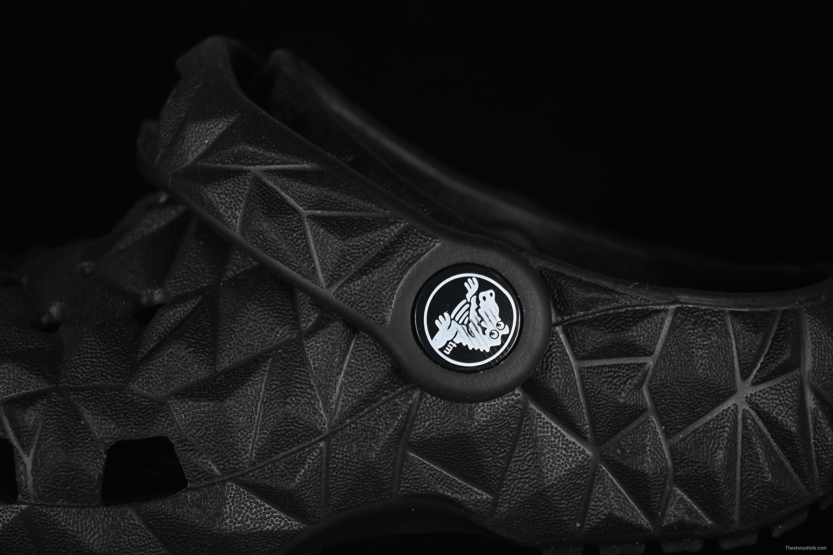 Crocs Classic Clog Kids Lightweight Slip-Resistant Clog with Ventilation Holes - B.D4