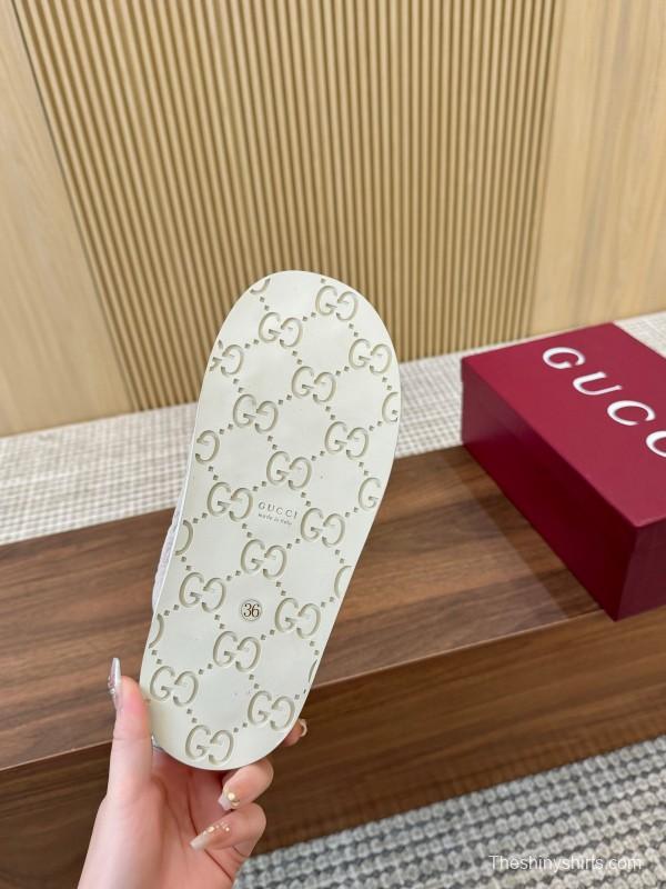 2025 Women Gucci Beige Leather Sandals